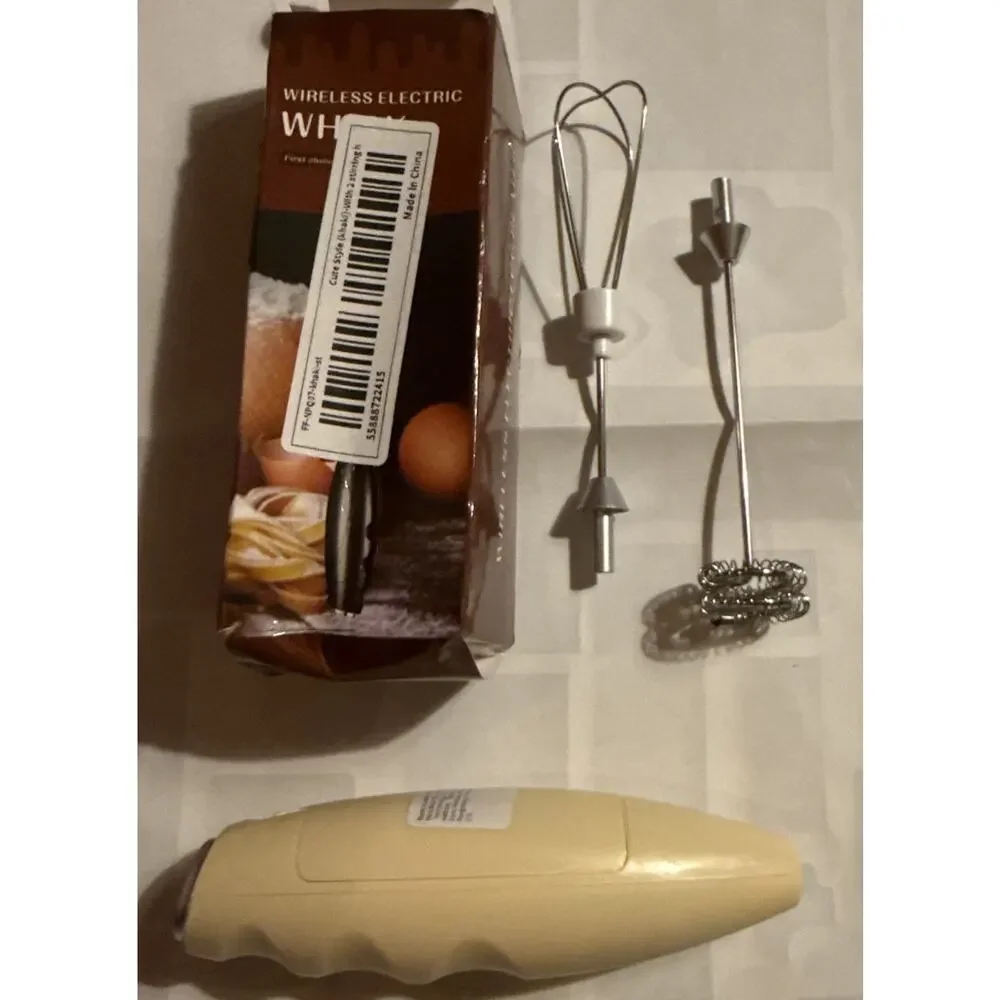 NWT Wireless Battery Operated Ivory Whisk Frother Egg Beater W/ 2 Whisks.